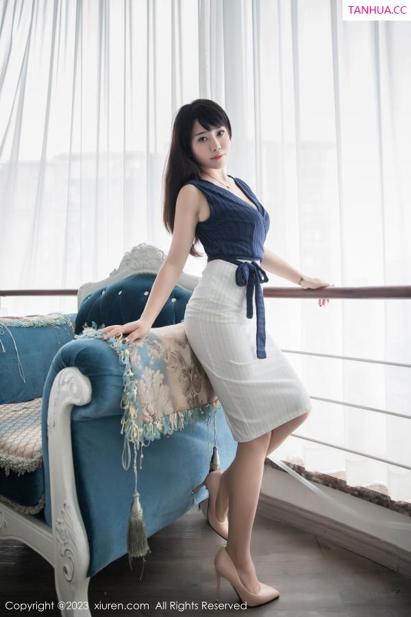   [XiuRen]高清写真图 2023.02.16 No.6272 严利娅Yuliya 短裙美腿第17张图片